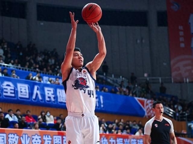 山东男篮的外线，该不该有陈培东的位置？|邱彪|于德豪|山东队|陈林坚|福建队_新浪体育_新浪新闻